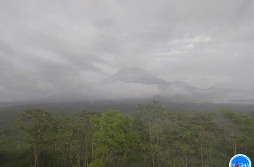 Semeru Volcano Generates Large Currents of Burning Ash and Rocks