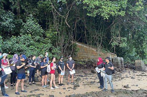 Guiding geography teachers through the wonders of Singapore's geology