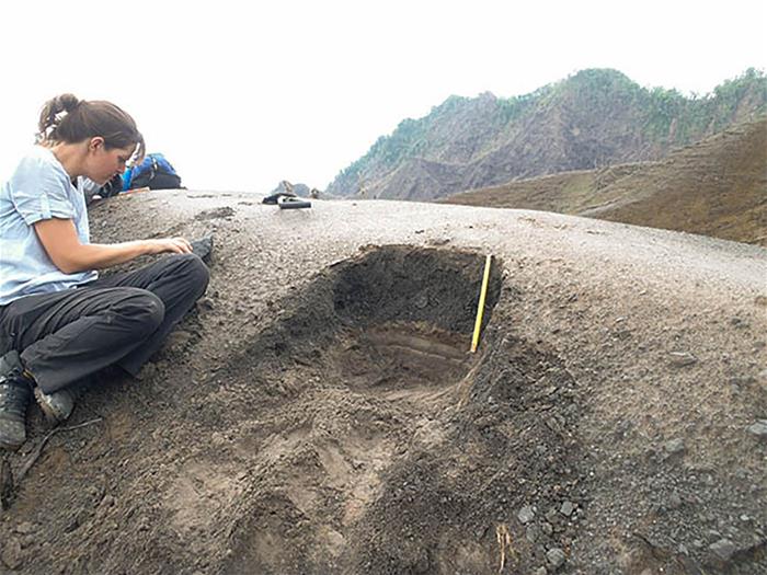Volcanologist Susanna Jenkins analyses deposits from unconfined pyroclastic density current deposits that were emplaced during the Nov 2010 Merapi eruption (Source: Susanna Jenkins/Earth Observatory of Singapore) Susanna Jenkins analysing deposits_Susanna Jenkins