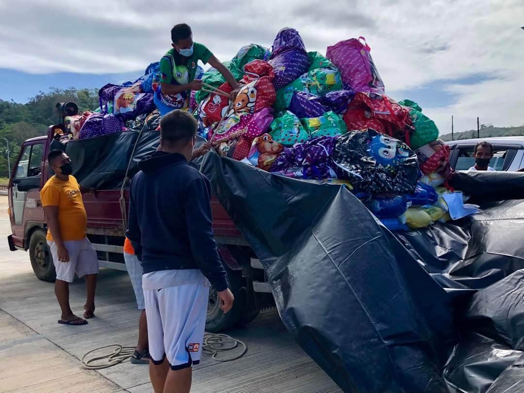 Image15_Junalyn_truck_relief_goods