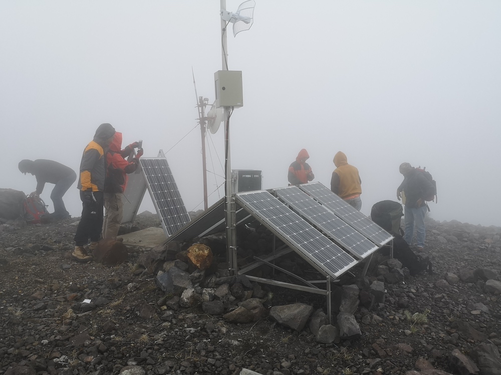 2_-_volcano_marapi_summit