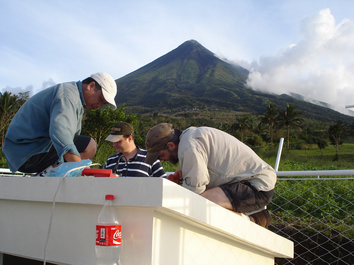 solar_panel_install_mayon1_dannie_hidayat