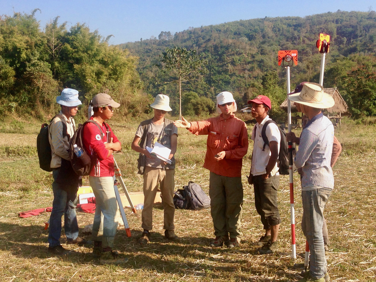 Dr Aron Meltzner instructs students on how to use the total station instrument for surveying (Source: Tim Dawson)