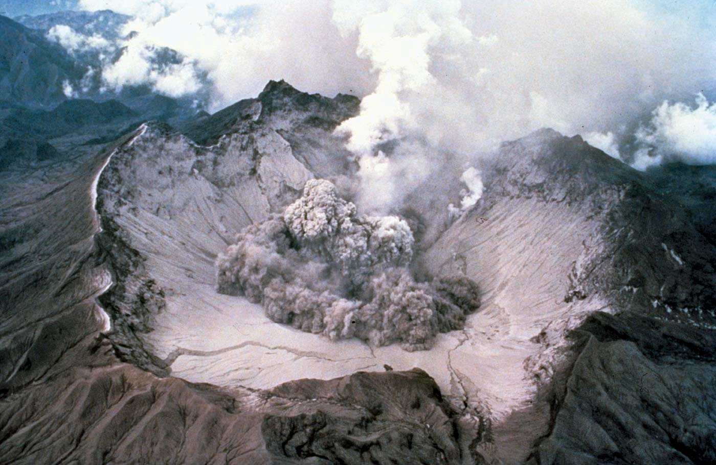 The heavy ashfalls resulting from Mount Pinatubo’s eruption, in June 1991, left about 100,000 people homeless, forced thousands more to flee the area, and caused 300 deaths. (Source: TJ Casadevall/USGS)