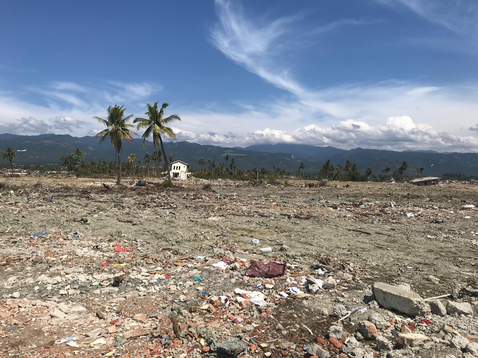 The earthquake-tsunami devastated the city of Palu. Two months after the event (this picture was taken in November 2018) bulldozers have created access roads (foreground), but most of the damage have yet to be cleaned (Source: Adam Switzer/ Earth Observatory of Singapore) The earthquake-tsunami devastated the city of Palu. Two months after the event (this picture was taken in November 2018) bulldozers have created access roads (foreground), but most of the damage have yet to be cleaned (Source: Adam Switzer/ Earth Observatory of Singapore)