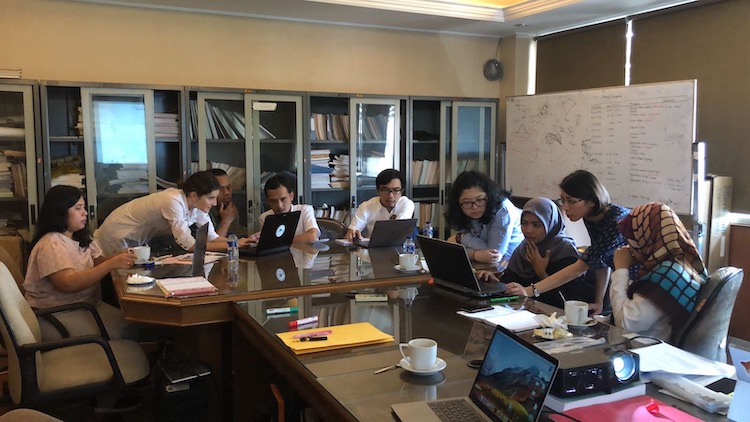 EOS scientists conducting training workshops on volcano monitoring techniques for CVGHM colleagues in August 2018 (Source: Earth Observatory of Singapore) EOS scientists conducting training workshops on volcano monitoring techniques for CVGHM colleagues in August 2018 (Source: Earth Observatory of Singapore)
