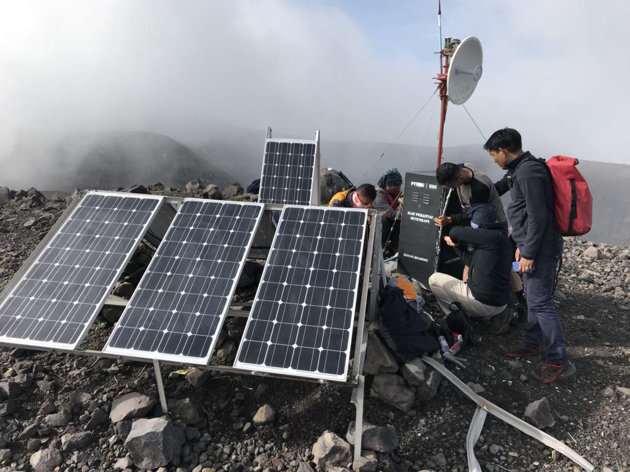 CGO staff and their collaborators from Indonesia’s CVGHM servicing a volcano observation station located 2,470 metres above sea level on the summit of Mount Marapi, Sumatra, Indonesia (Source: Leong Choong Yew/Earth Observatory of Singapore)