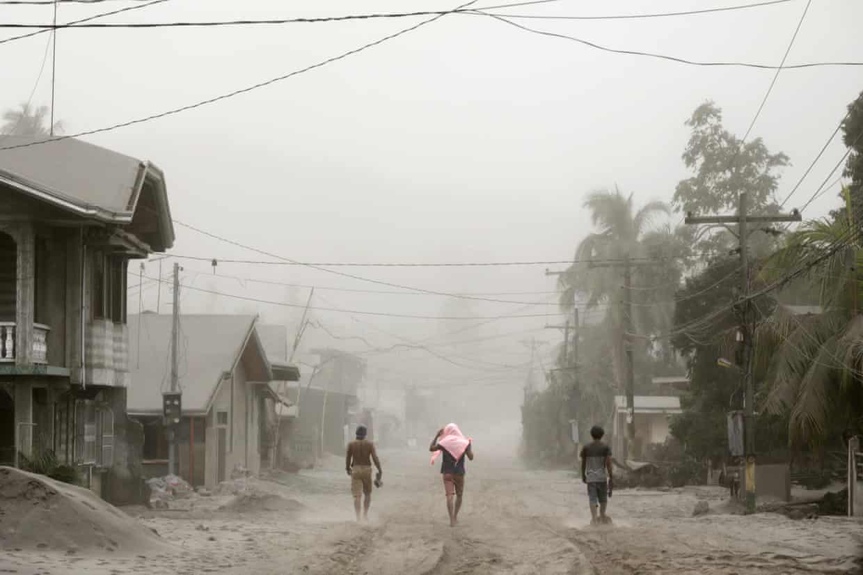 Volcanic ash heavily cloaked the streets of Batangas, Philippines (Source: RiffRaffBriz/Twitter)