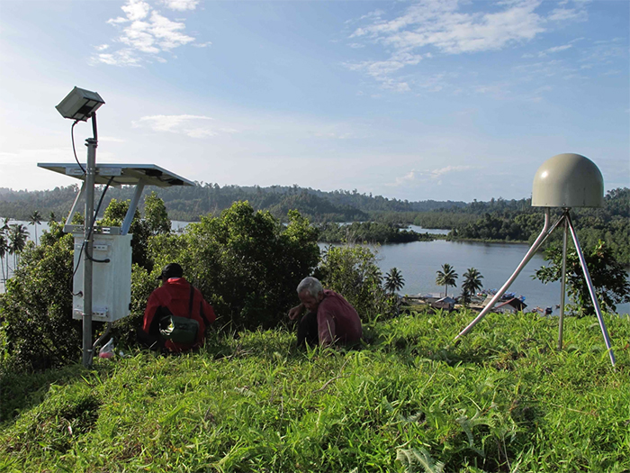 A research-grade GPS station that collects GPS data on Simeulue Island, off the west coast of Sumatra. This station belongs to the Sumatran GPS Array (SuGAr) network operated by the EOS. (Source: Centre for Geohazard Observations/Earth Observatory of Singapore) A research-grade GPS station that collects GPS data on Simeulue Island, off the west coast of Sumatra. This station belongs to the Sumatran GPS Array (SuGAr) network operated by the EOS. (Source: Centre for Geohazard Observations/Earth Observatory of Singapore)