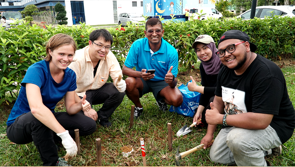 From left: Dr Karen Lythgoe, Mr Zeng Hongyu, school manager of Hougang Secondary School, Ms Wardah Shafiqah Binti Mohammad Fadil, and Mr Syed Idros (Source: Antoinette Jade/Earth Observatory of Singapore)