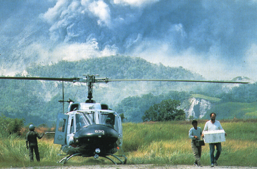 U.S. Air Force helicopter dropping off USGS and PHIVOLCS scientists and gear to be installed on the flanks of Mount Pinatubo (Source: USGS) U.S. Air Force helicopter dropping off USGS and PHIVOLCS scientists and gear to be installed on the flanks of Mount Pinatubo (Source: USGS)