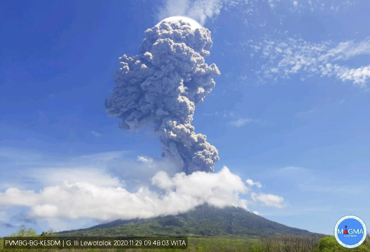 Ili Lewotolok erupted on 29 November 2020 9:45am (Singapore time) and sent a volcanic plume to more than 5 kilometres above sea level (Source: MAGMA Indonesia)