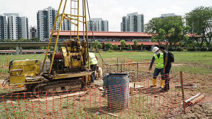 Obtaining the core with the help of a few construction workers. The collection of cores from Jurong Lake has been a collaboration with a development project in the same area (Source: Yudhishthra Nathan/Asian School of the Environment) Obtaining the core with the help of a few construction workers. The collection of cores from Jurong Lake has been a collaboration with a development project in the same area (Source: Yudhishthra Nathan/Asian School of the Environment)