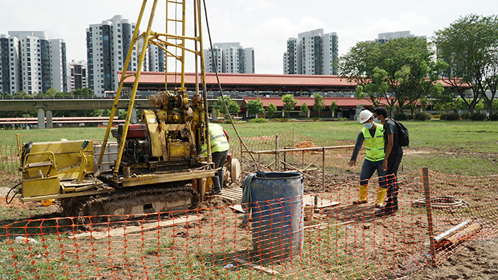 Obtaining the core with the help of a few construction workers. The collection of cores from Jurong Lake has been a collaboration with a development project in the same area (Source: Yudhishthra Nathan/Asian School of the Environment)