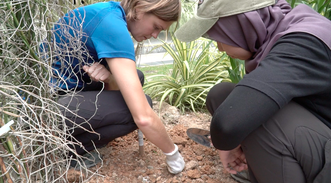Dr Karen Lythgoe (left) and Ms Wardah Shafiqah Binti Mohammad Fadil hard at work installing a seismometer in a school (Source: Antoinette Jade/Earth Observatory of Singapore) Dr Karen Lythgoe (left) and Ms Wardah Shafiqah Binti Mohammad Fadil hard at work installing a seismometer in a school (Source: Antoinette Jade/Earth Observatory of Singapore)