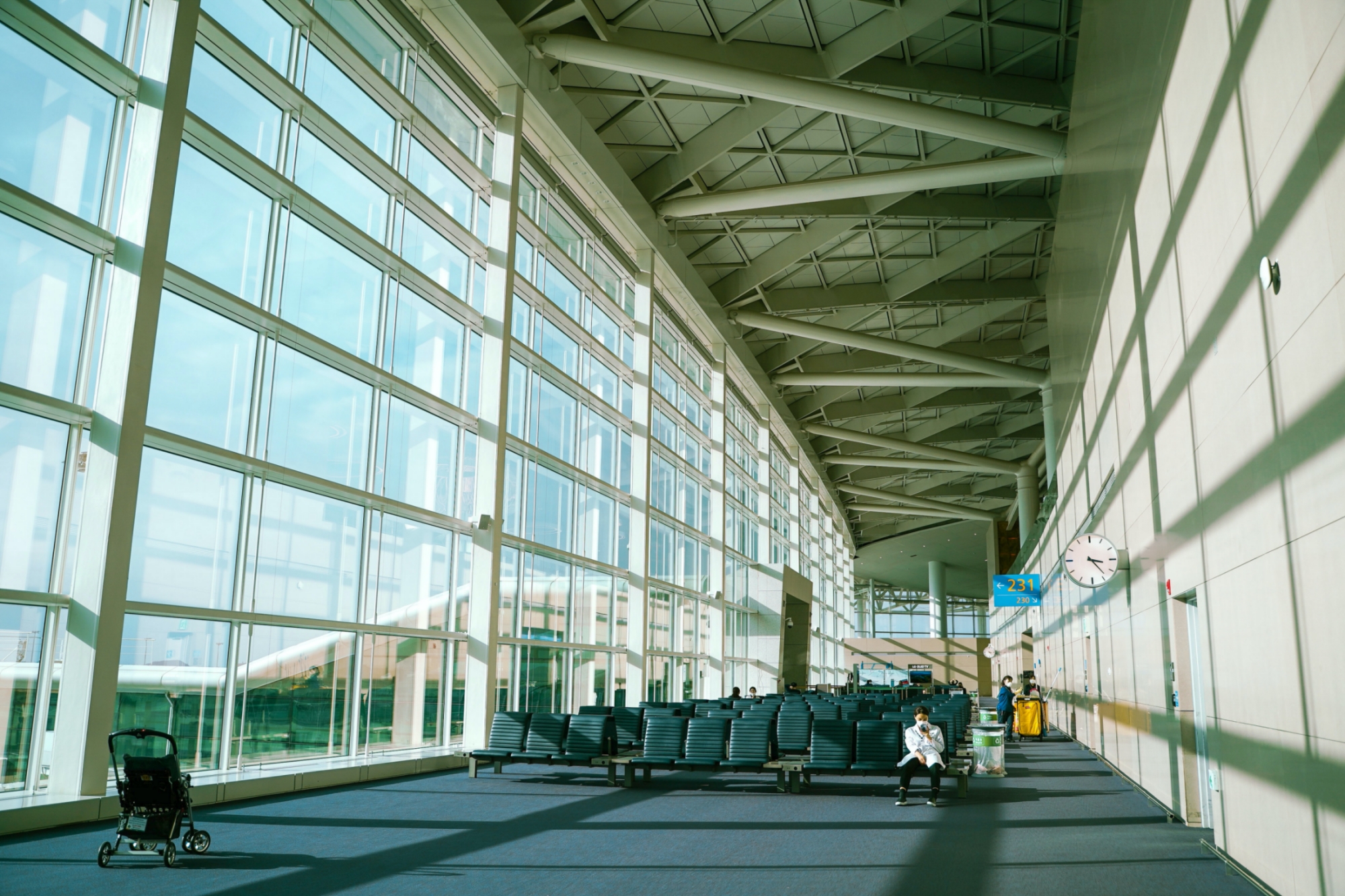 Incheon International Airport, in Unseo-Dong, almost completely empty of travellers (Source: Lei Jiang/Unsplash)