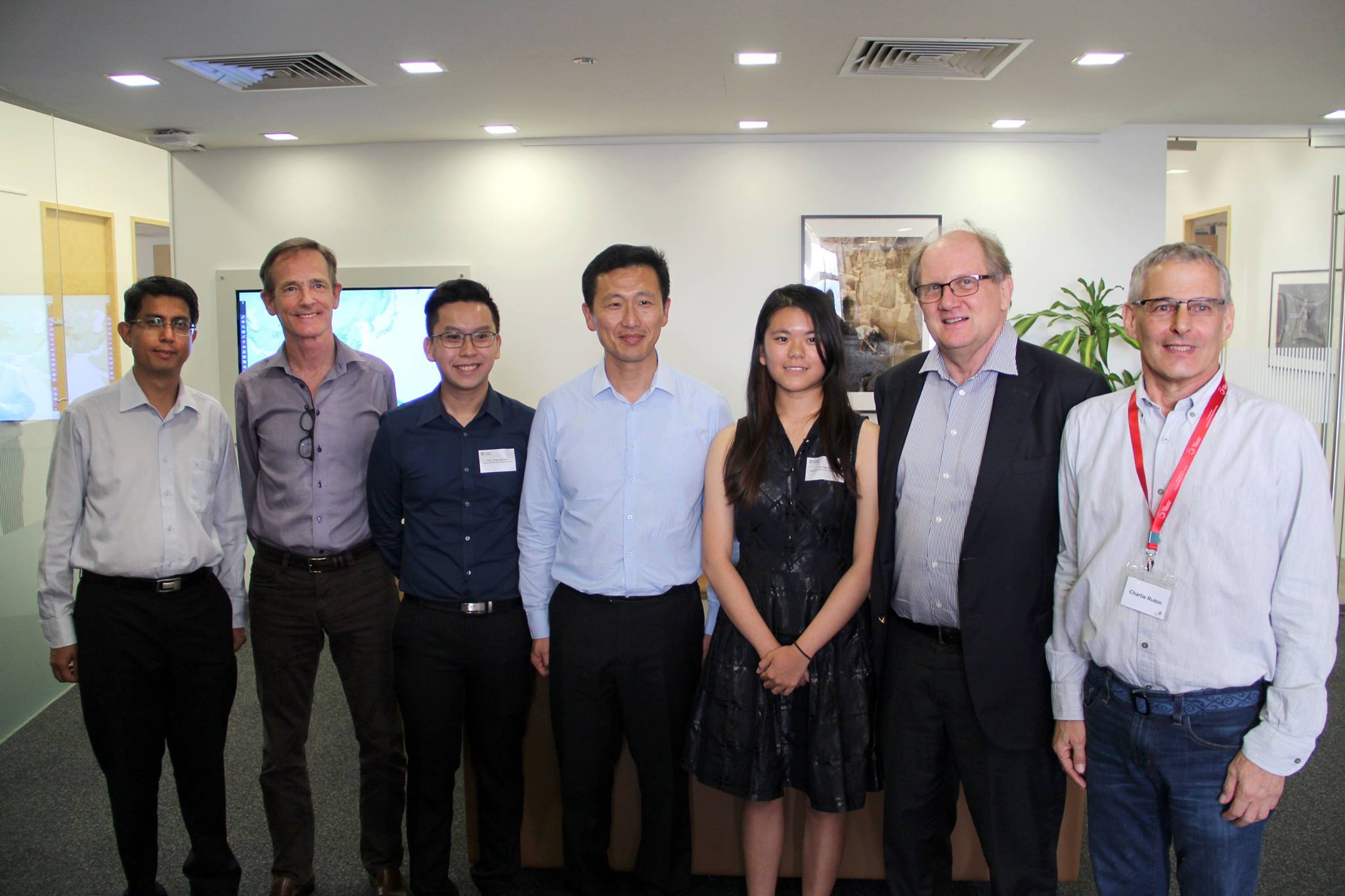 Minister for Education (Higher Education and Skills) Mr Ong Ye Kung (center) spent some time speaking to undergraduates from the Asian School of the Environment during his visit to EOS. (Source: Yvonne Soon)