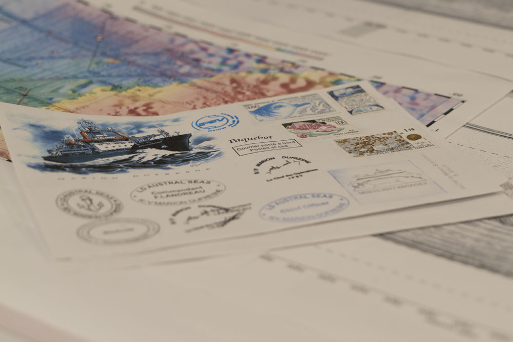 An envelope shows all ten stamps that will be received by philatelic collectors in France (Source: EOS/ Monika Naranjo Gonzales) An envelope shows all ten stamps that will be received by philatelic collectors in France (Source: EOS/ Monika Naranjo Gonzales)