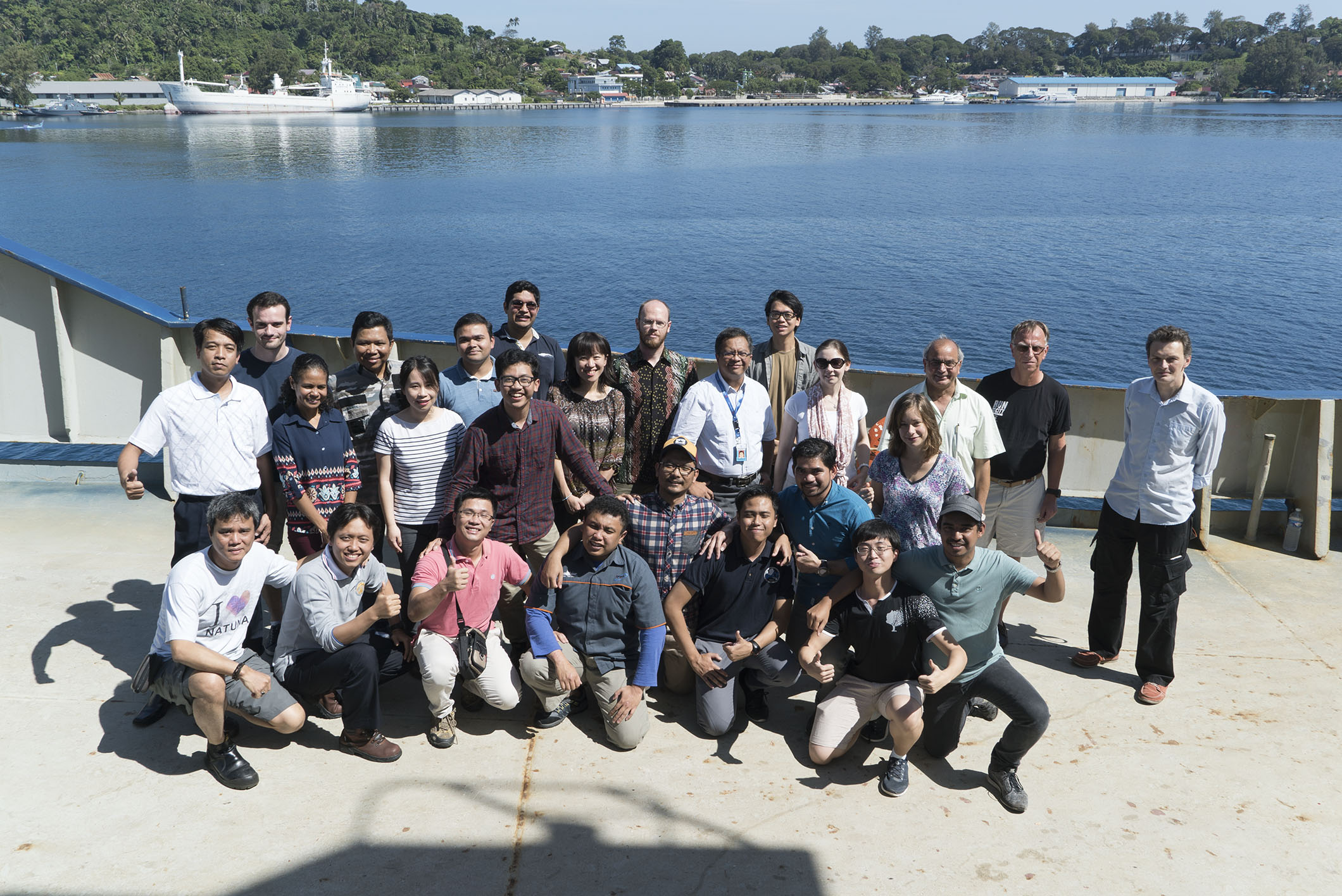 The scientists and students share one final picture before saying good bye to Marion Dufresne (Source: EOS/ Monika Naranjo Gonzales)