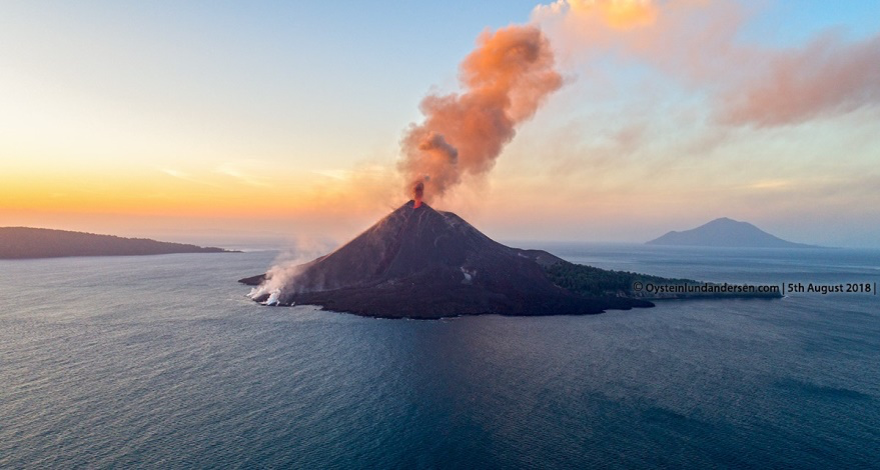 Anak Krakatau erupting on 5 August 2018 as witnessed by Øystein Lund Andersen , one of the co-authors of this study (Source: Øystein Lund Andersen/Øystein Lund Andersen Photography) Anak Krakatau erupting on 5 August 2018 as witnessed by Øystein Lund Andersen , one of the co-authors of this study (Source: Øystein Lund Andersen/Øystein Lund Andersen Photography)