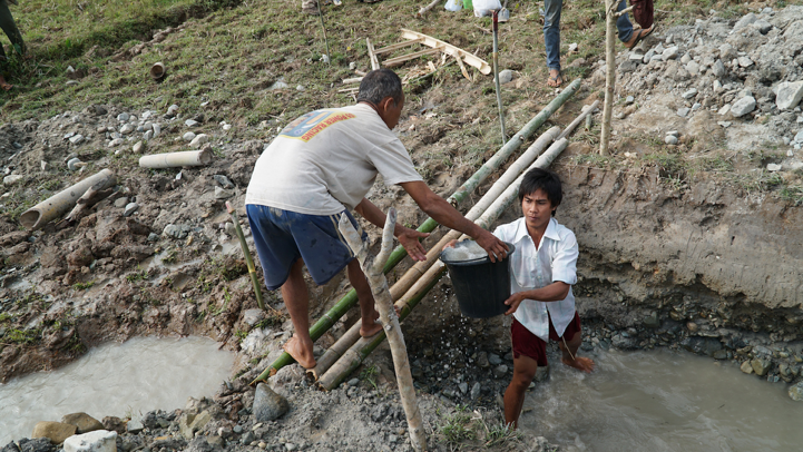A resident from a nearby village helps the research team prepare the trenches (Source: Yvonne Soon) A resident from a nearby village helps the research team prepare the trenches (Source: Yvonne Soon)