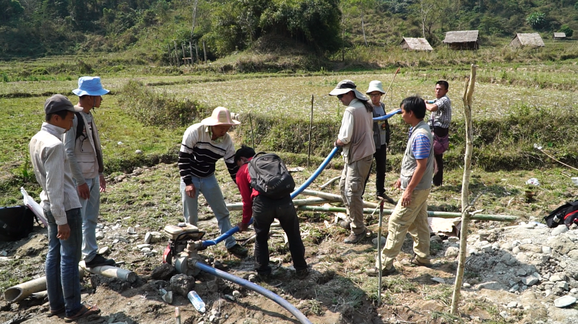 The team pumps groundwater out of the trench in order to continue working (Source: Yvonne Soon) The team pumps groundwater out of the trench in order to continue working (Source: Yvonne Soon)