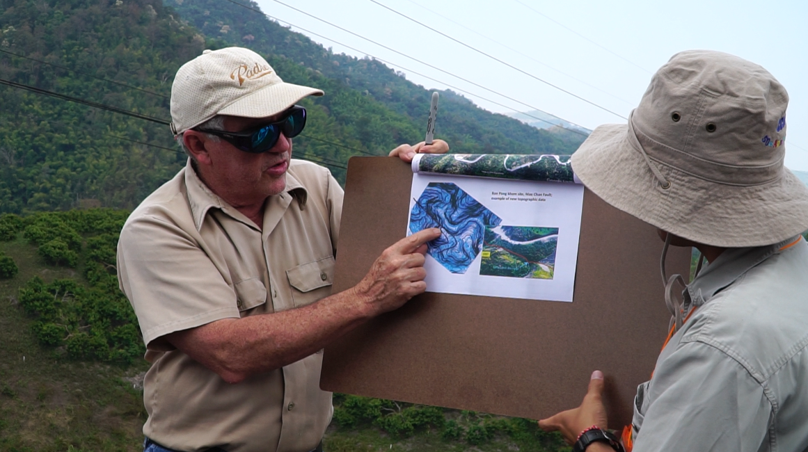 Professor Ray Weldon delivers a lecture while out in the field (Source: Yvonne Soon) Professor Ray Weldon delivers a lecture while out in the field (Source: Yvonne Soon)