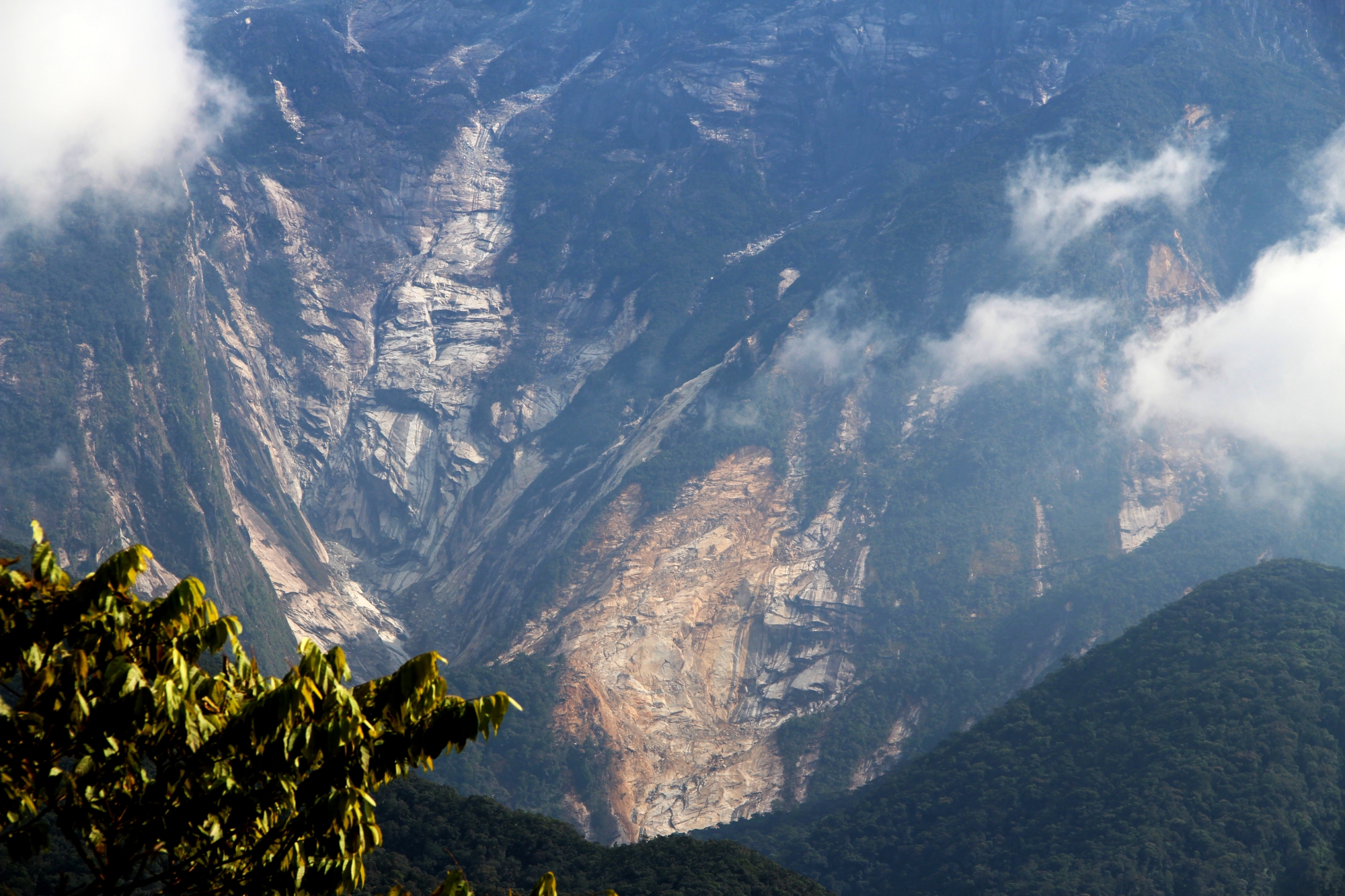 A closer look at a landslide on Mount Kinabalu in Sabah, Malaysia (Source: Yvonne Soon) A closer look at a landslide on Mount Kinabalu in Sabah, Malaysia (Source: Yvonne Soon)