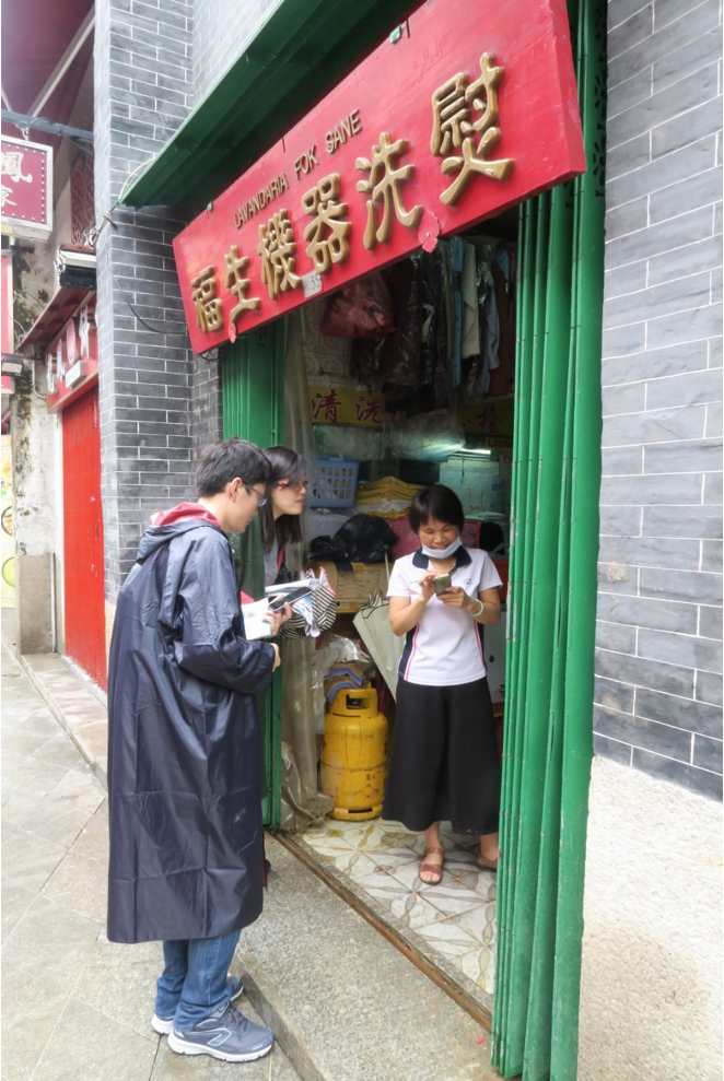 Dr Linlin Li (EOS) and Dr Kuifeng Zhao (NUS) conduct an interview with a shop owner in Macau, who provided the team with video evidence of the flooding during Typhoon Hato (Source: Constance Chua) Dr Linlin Li (EOS) and Dr Kuifeng Zhao (NUS) conduct an interview with a shop owner in Macau, who provided the team with video evidence of the flooding during Typhoon Hato (Source: Constance Chua)