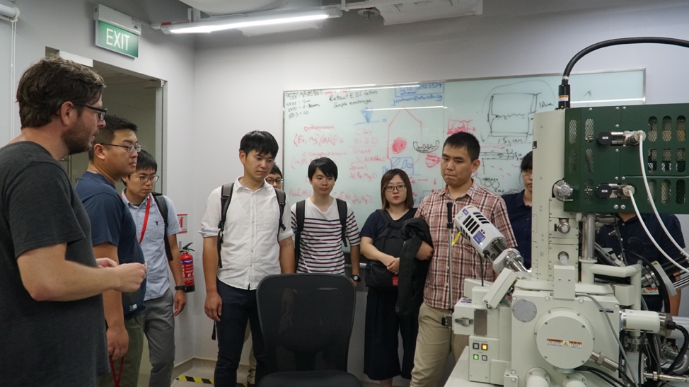 EOS Research Fellow Dr Steffen Eisele presenting the Scanning Electron Microscope from the ASE & EOS Laboratory facilities to our Japanese colleagues (Source: Rachel Siao/Earth Observatory of Singapore)