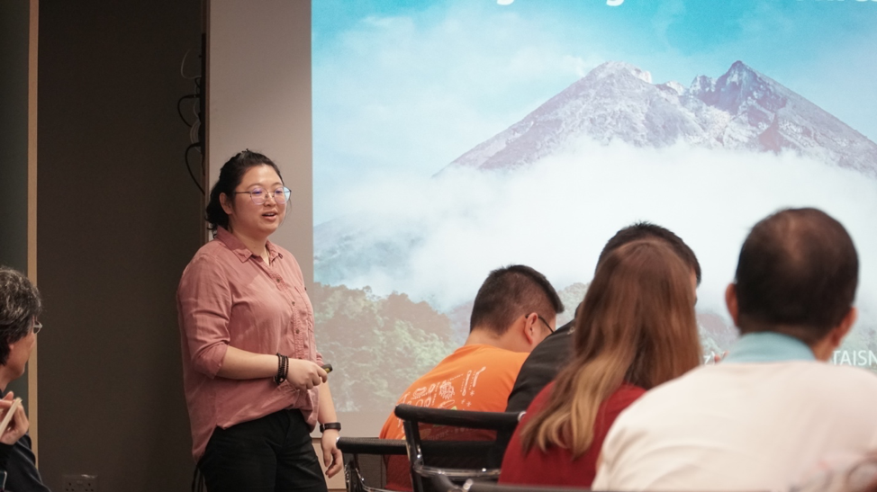 EOS PhD student Yizhou Luo speaks about how to “Evaluate the Influence of Instrumental Bias on Recognising Volcanic Unrest Signals (Seismology)” (Source: Rachel Siao/Earth Observatory of Singapore)