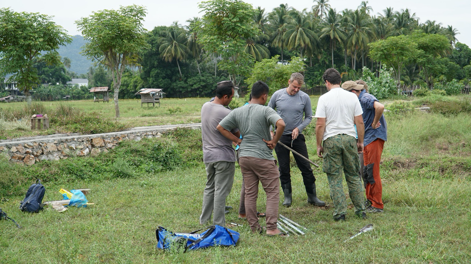 Professor Benjamin Horton (centre) with his team obtaining cores from a rice paddy field in Lhok Nga, Aceh, to date sediments from tsunamis of the past (Source: Rachel Siao/Earth Observatory of Singapore) Professor Benjamin Horton (centre) with his team obtaining cores from a rice paddy field in Lhok Nga, Aceh, to date sediments from tsunamis of the past (Source: Rachel Siao/Earth Observatory of Singapore)