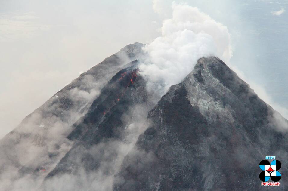 A lava dome and degassing at the Mayon Volcano summit crater (Source: Philippine Institute of Volcanology and Seismology) 